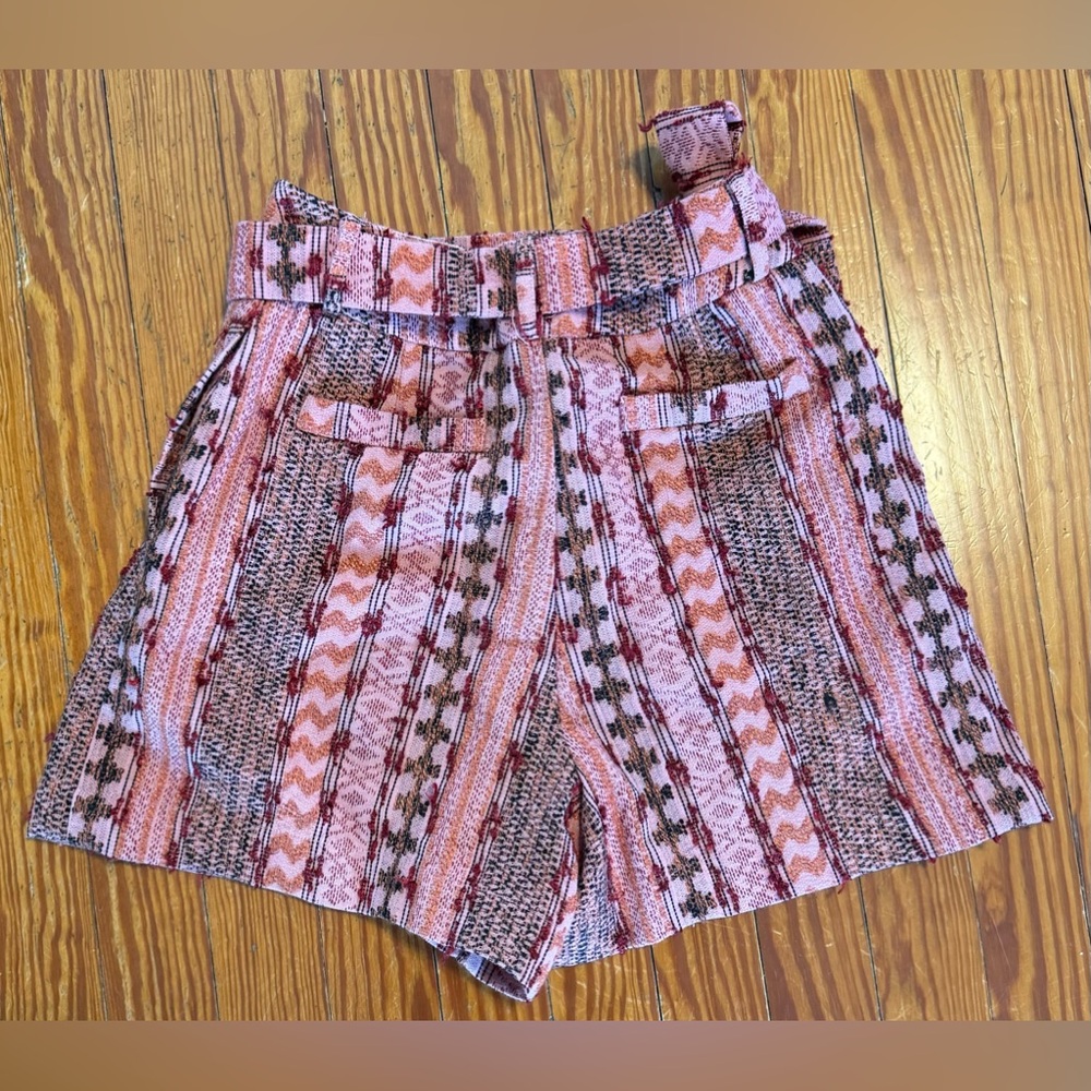Eva France Textured Shorts- Size 4 - Picture 3 of 6